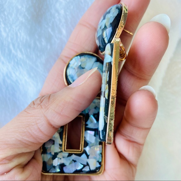 Black and gold earrnings with seashell mosaic - Picture 6 of 6